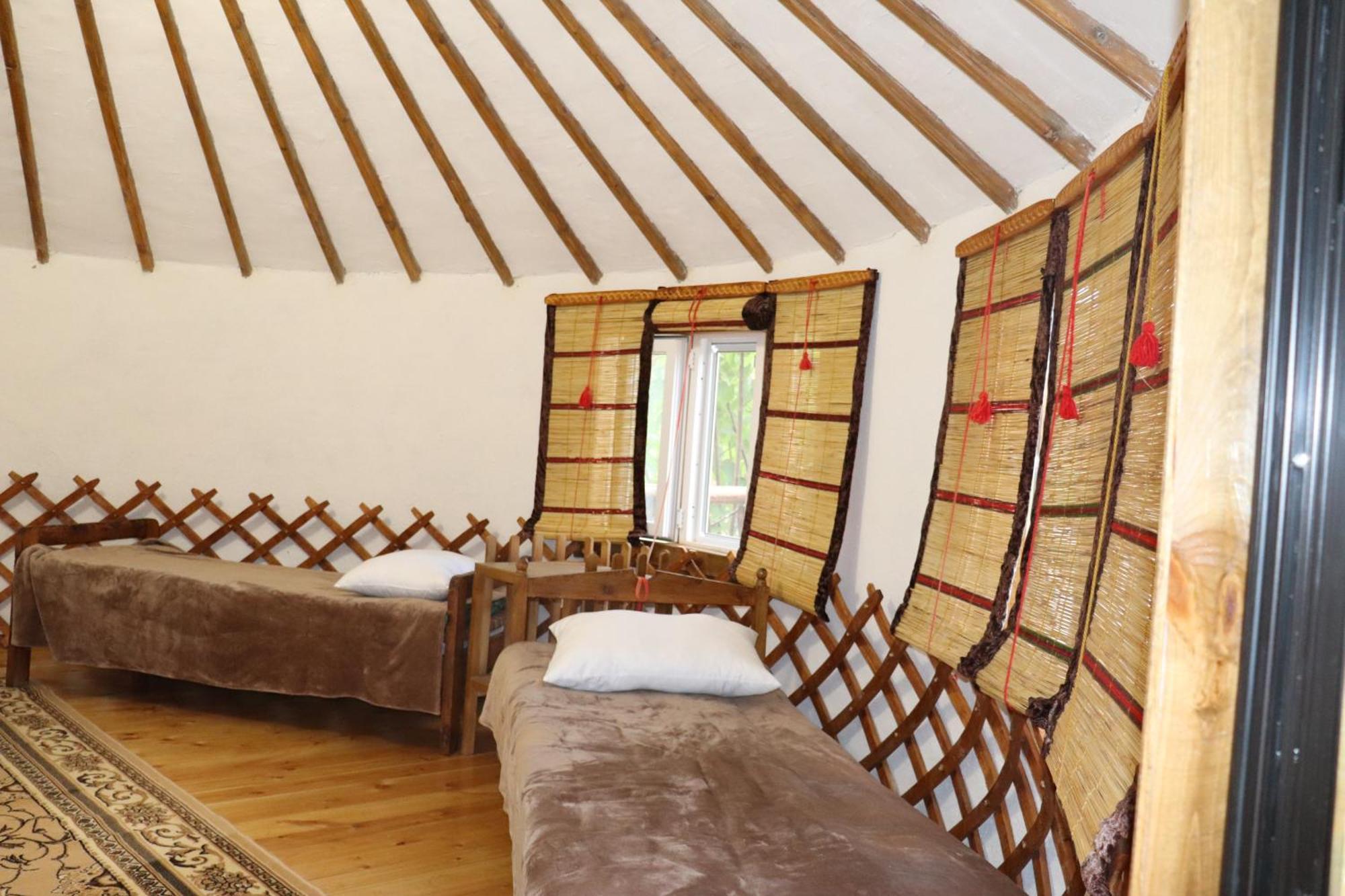 Happy Nomads Yurts & Hostel Karakol Exteriör bild
